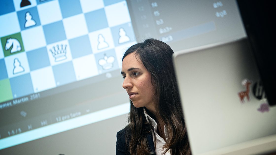 Kommentatorin Veronika Exler im Livestream des Deutschen Schachbunds (Foto: Deutscher Schachbund)